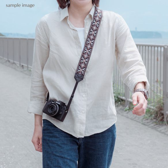 【ウェーブフラワー】ターコイズブルー　カメラストラップ　インド刺繍　帆布 10枚目の画像