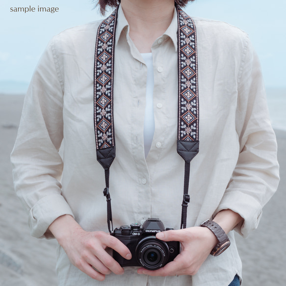 【ウェーブフラワー】ターコイズブルー　カメラストラップ　インド刺繍　帆布 11枚目の画像