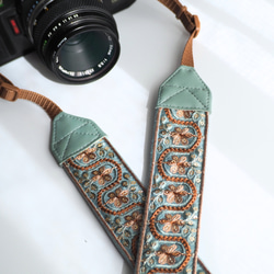 【ウェーブフラワー】ターコイズブルー　カメラストラップ　インド刺繍　帆布 1枚目の画像