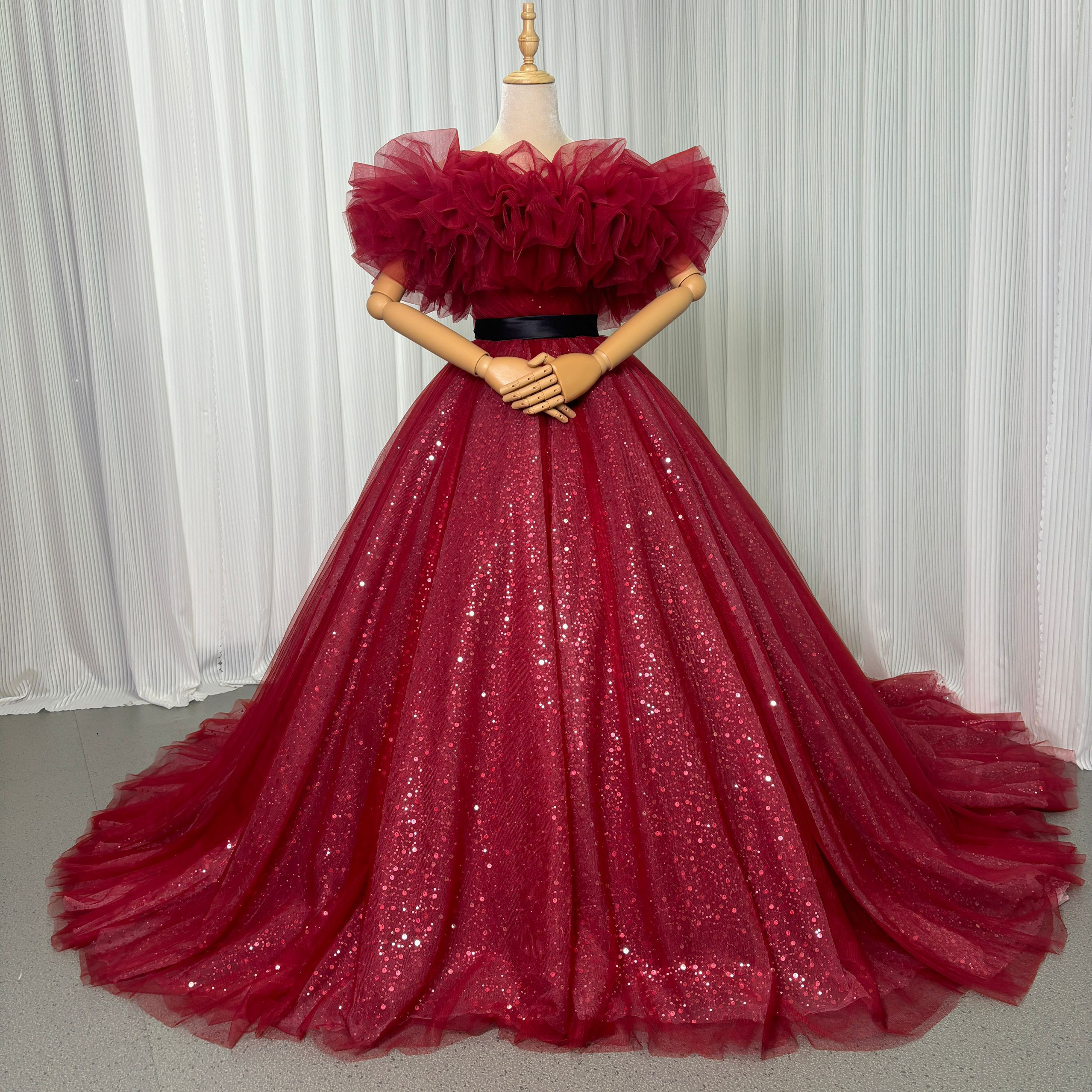 送料無料！カラードレス えんじ色 キラキラ光る刺繍  オフショルダー  編み上げ オーガンジー  サッシュベルト