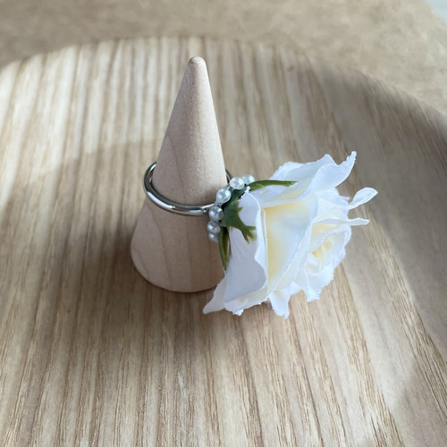フラワーリング】結婚式で女性ゲストに着けてもらうと会場が華やかに