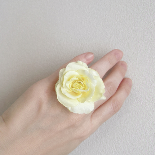 フラワーリング】結婚式で女性ゲストに着けてもらうと会場が華やかに