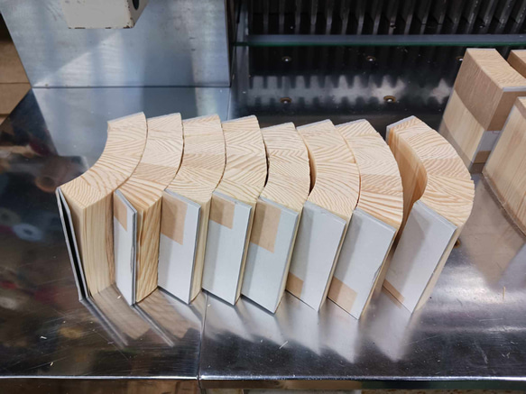 【NEW】紙木と花（しきとはな）Long 丨0.2mmの薄さに削った信州アカマツが織りなす花の器 9枚目の画像