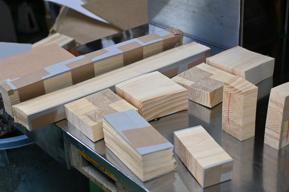 【NEW】紙木と花（しきとはな）Short 丨0.2mmの薄さに削った信州アカマツが織りなす花の器 8枚目の画像