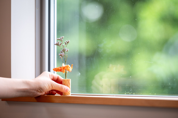 【NEW】紙木と花（しきとはな）Short 丨0.2mmの薄さに削った信州アカマツが織りなす花の器 2枚目の画像