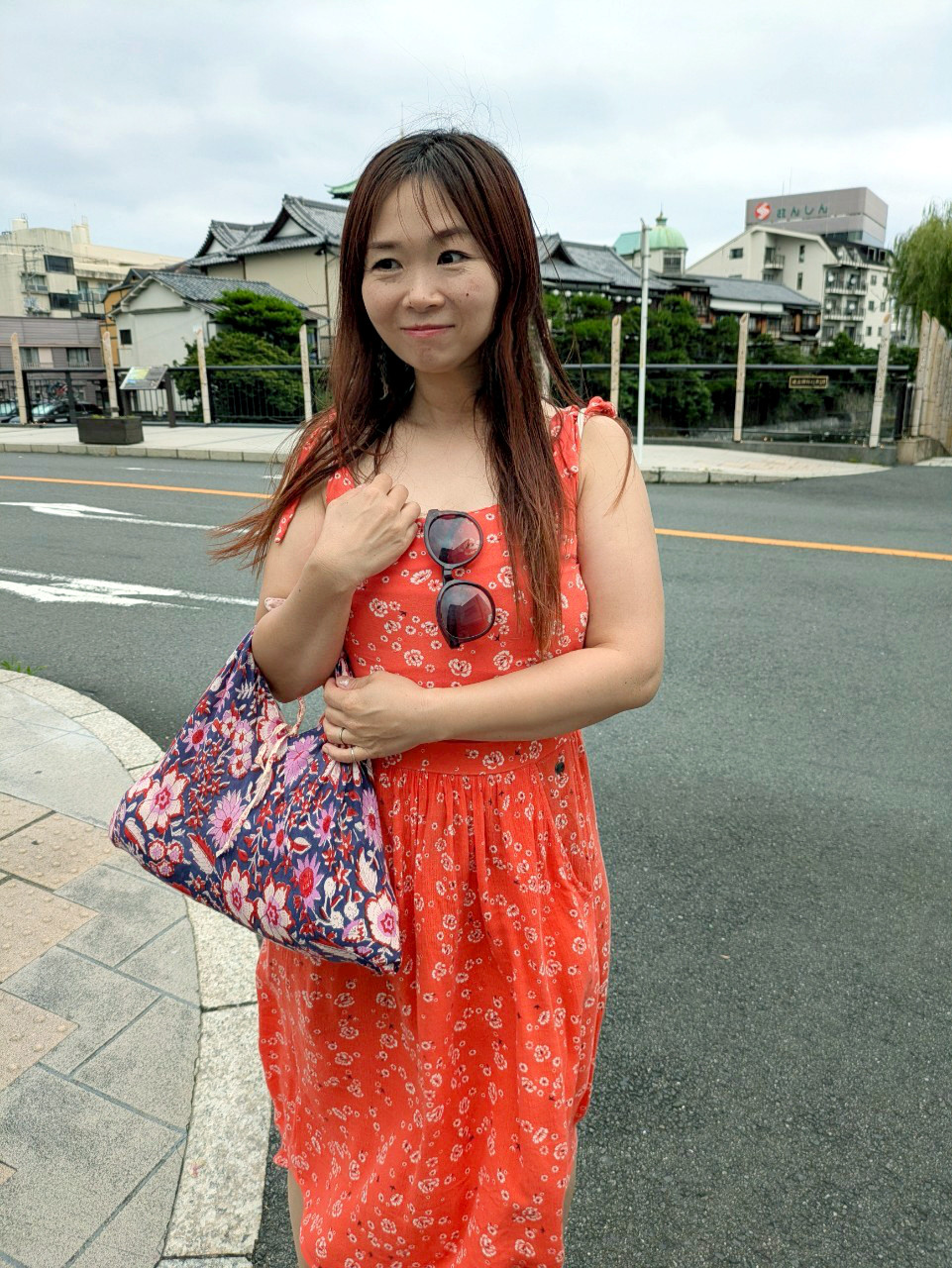リバーシブルあずま袋 パープル 華やかな花柄 〈ブロックプリント・ダブルガーゼ・コットン・紺色・ピンク〉