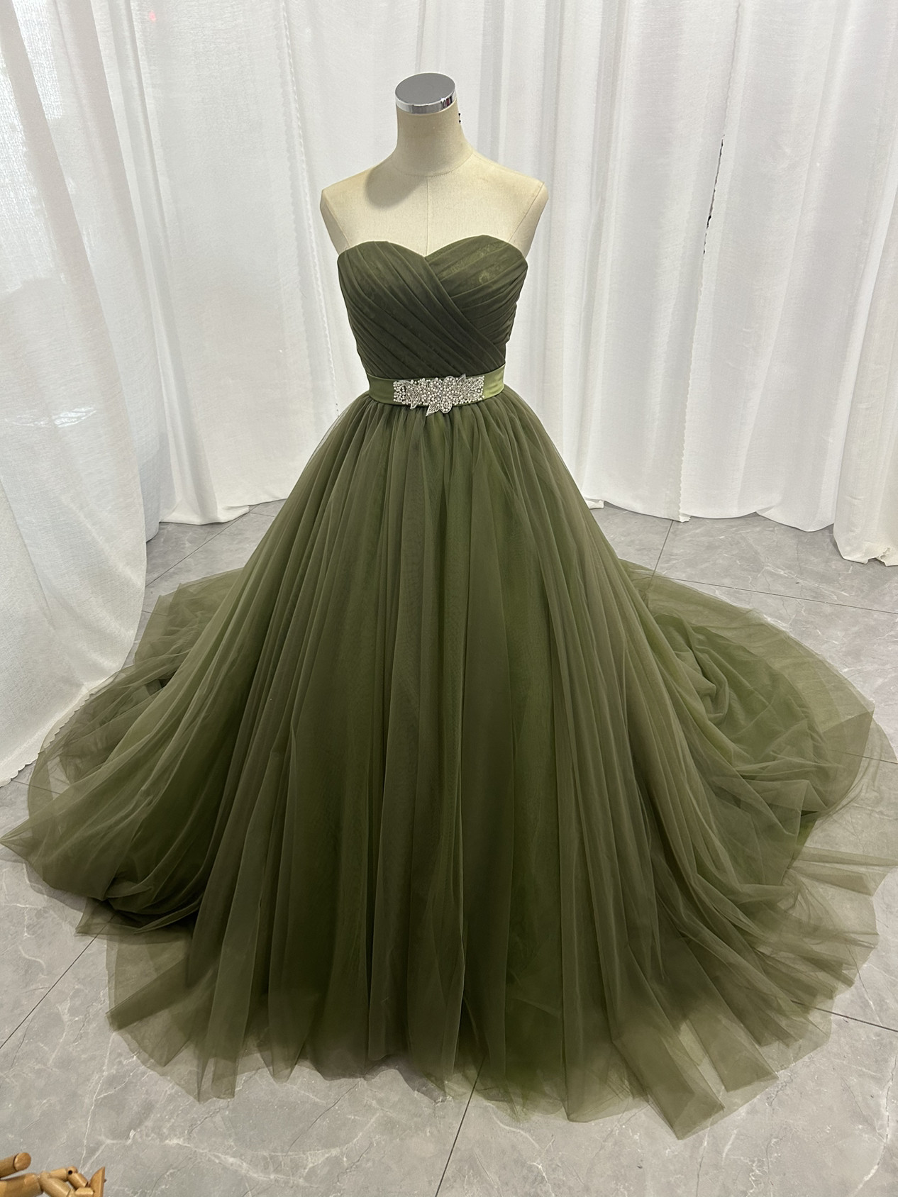 送料無料！おしゃれ上級者に人気！グリーン  キラキラチュール    カラードレス ソフトチュール 前撮り 結婚式/披露宴