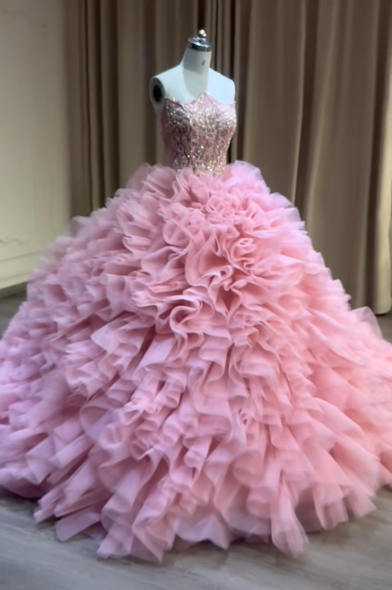 憧れのドレス　袖無し　チューブトップ　編みあげ　背中見せ　サイズオーダー可能フリル　ふんわりチュール　ピンクソフィア挙式