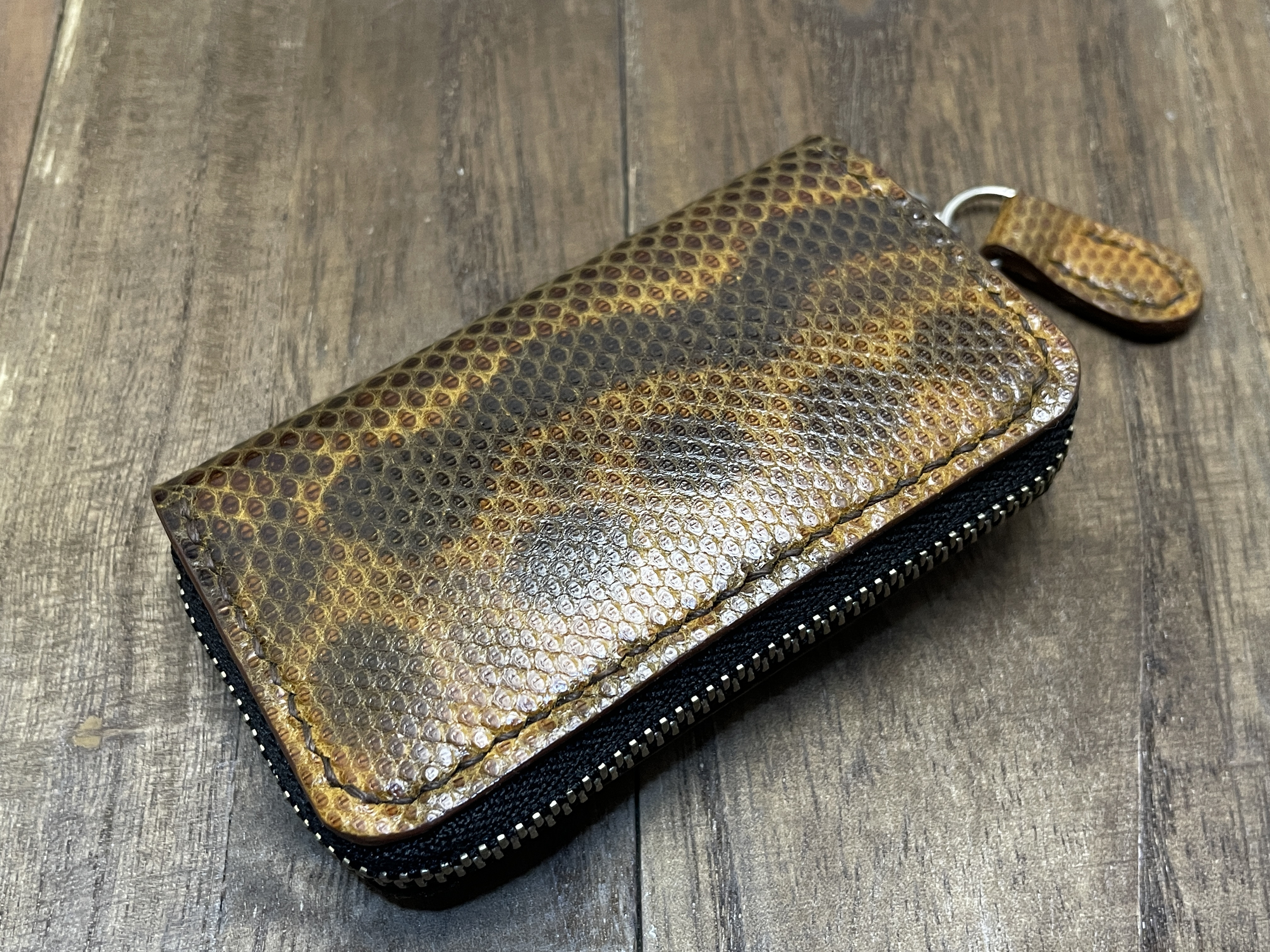 カロングのラウンドファスナーキーケース