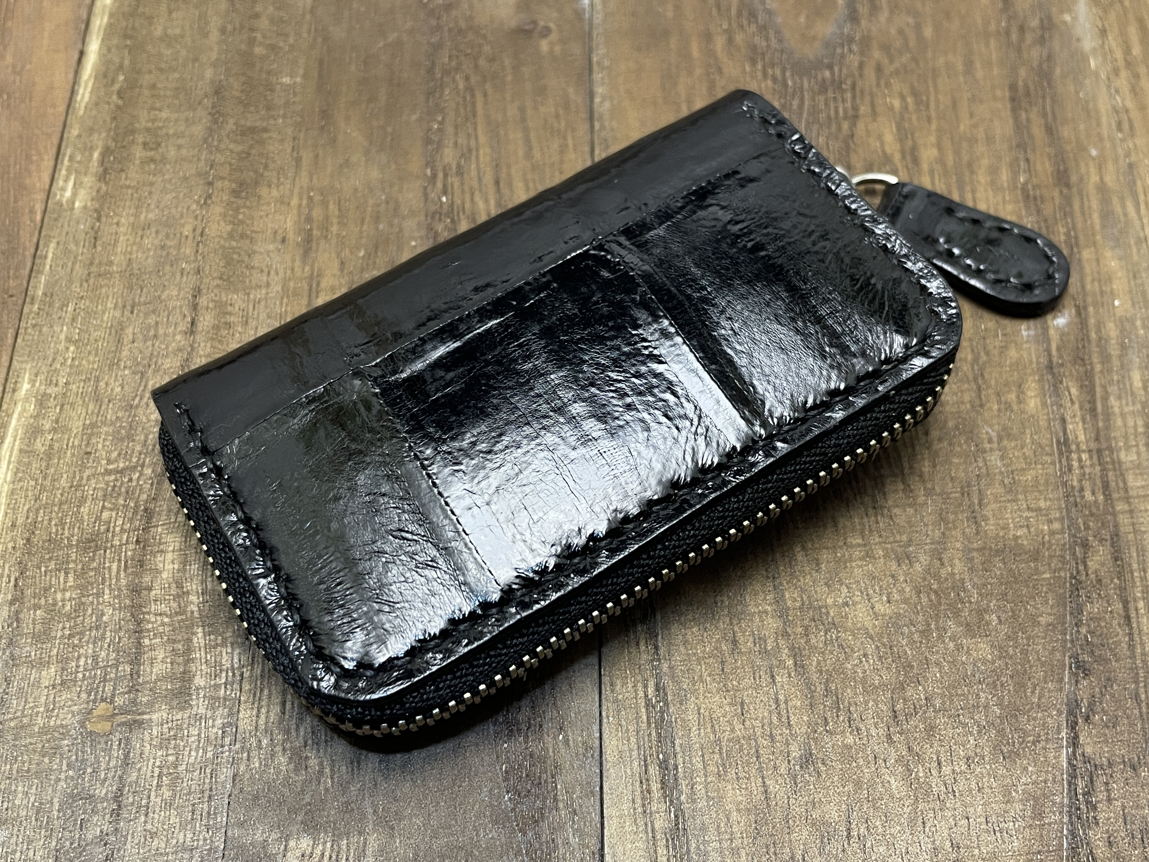 イールのラウンドファスナーキーケース