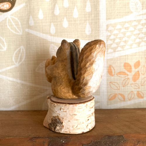 シマリスの親子 木彫 置物 森 リス 彫刻 ボウケンノトビラ 通販