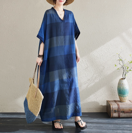 夏の色柄リゾート風観光Vネックレトロロングスカート遮肉綿麻ワンピースコウモリ袖チェック