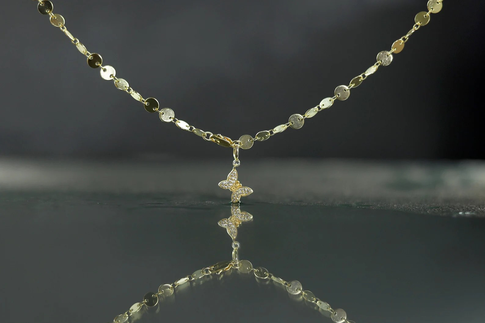 925シルバー/バタフライテーマの天然ダイヤモンドペンダント