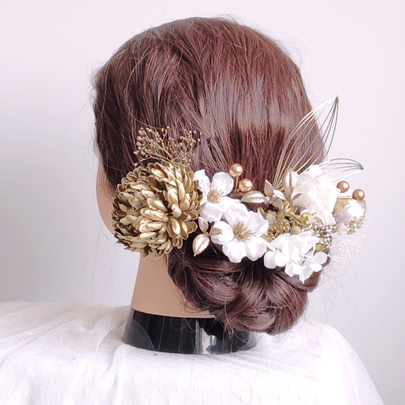 上品和菊と林檎の花の髪飾り 白無垢 ゴールドベージュ 白金 水引 髪