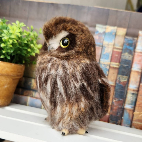 置物フクロウ羊毛フェルト製 アオバズク 高さ約14㎝ 羊毛フェルト