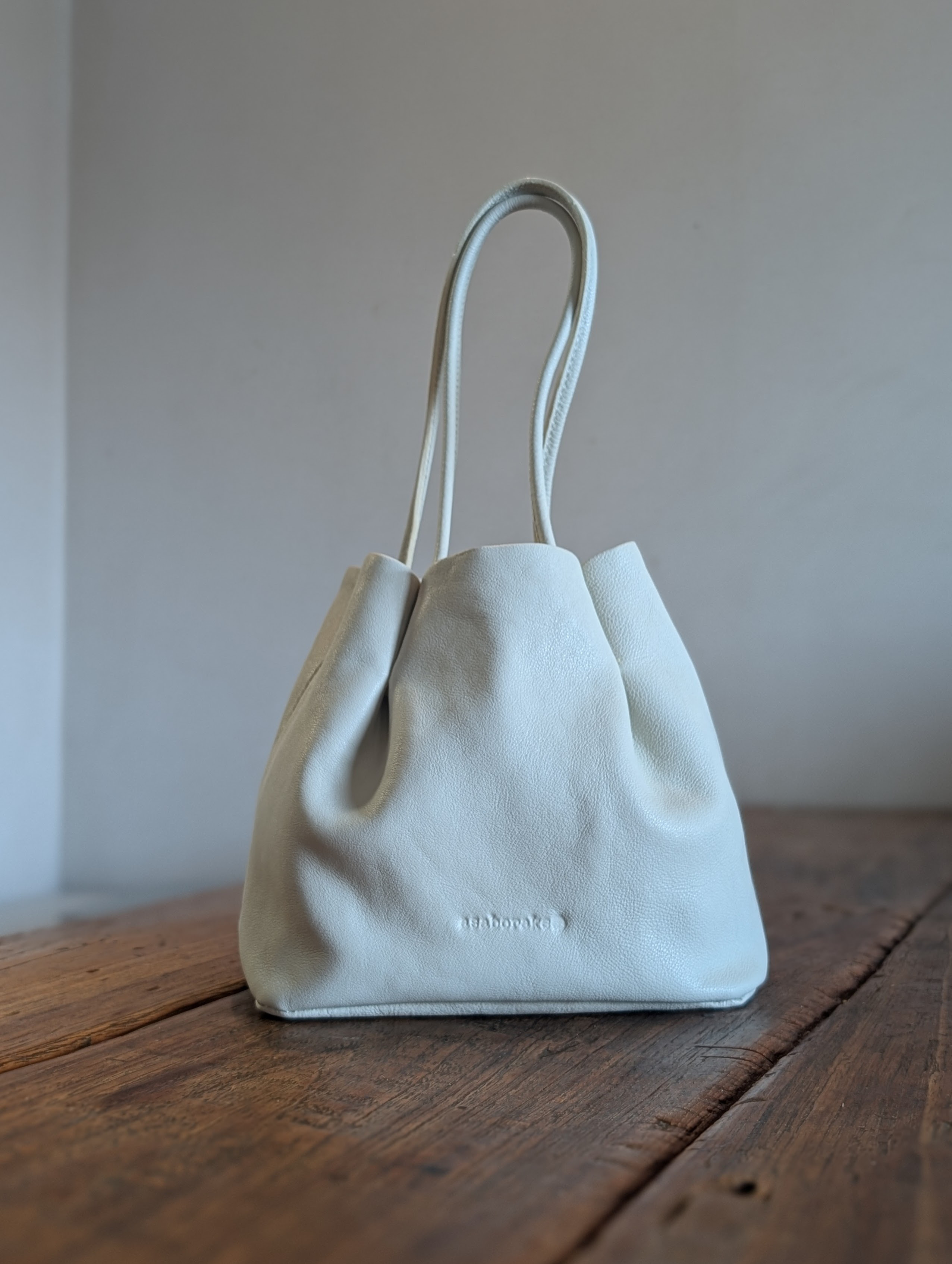 牛革　レザー　スズラントート　オフホワイト