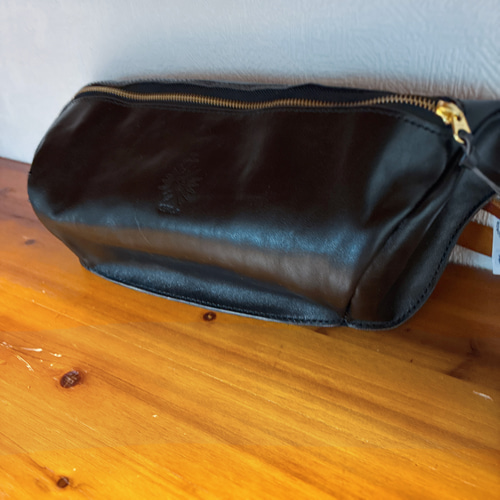 ホースハイド革ジャンレザーで作ったボディバッグ タンニン鞣し ボディ