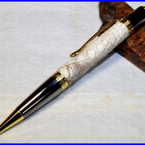 革巻軸筆記具 手作りヒマラヤクロコダイルのボールペン ペン・筆記用具