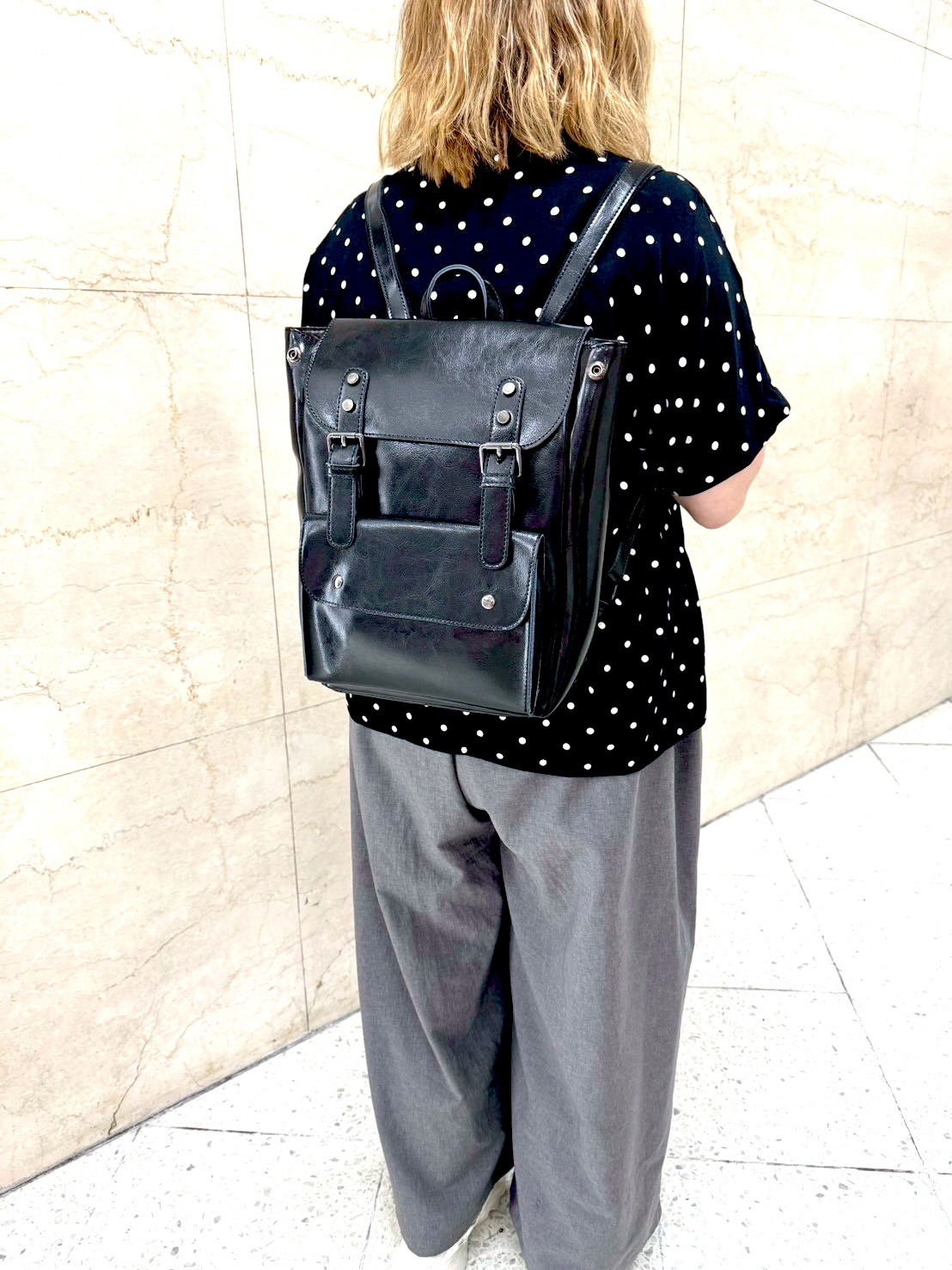 新作！Mサイズ⭐︎シーン問わずのオシャレなレザーリュック⭐︎撥水効果あり⭐︎通勤通学にも◎ブラック