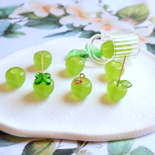 新作☆フルーツ りんご トマト ガラス細ガラスビーズ ガラスチャーム