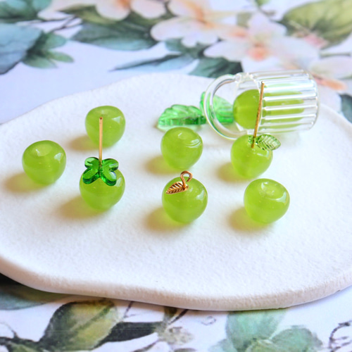 新作☆フルーツ りんご トマト ガラス細ガラスビーズ ガラスチャーム