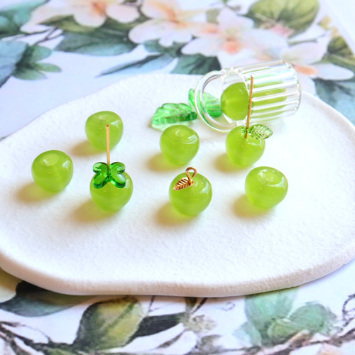 新作☆フルーツ りんご トマト ガラス細ガラスビーズ ガラスチャーム
