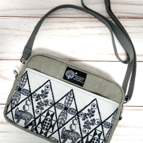 ミナペルホネン　ハンドメイド　ショルダーバッグ a)ミナペルホネン☆ハンドメイドショルダーバッグ小(新色forest tile