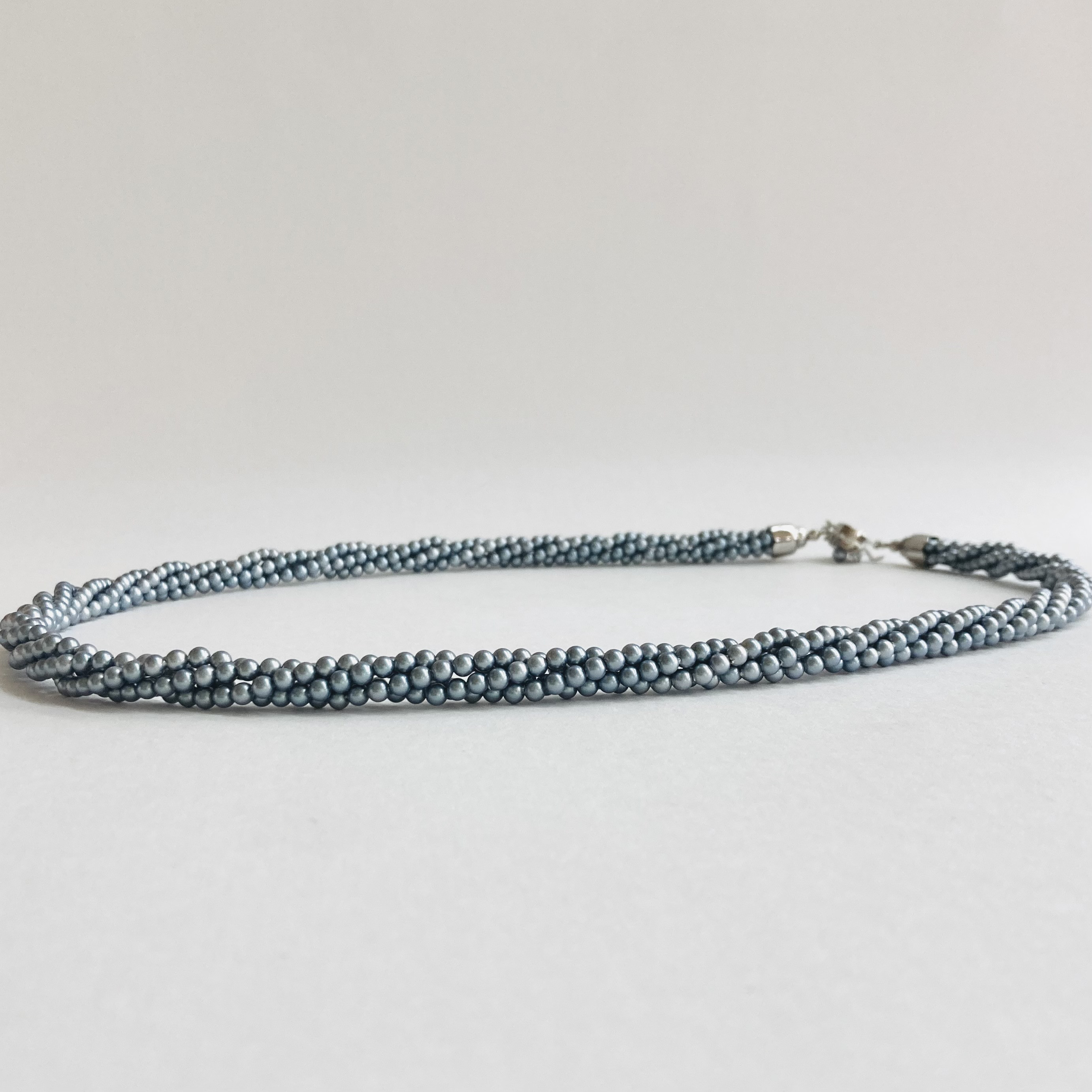 貝ベビーパール4連ツイストマチネーネックレス/3mm約61cm/スモーキーライトブルーグレー/made in japan