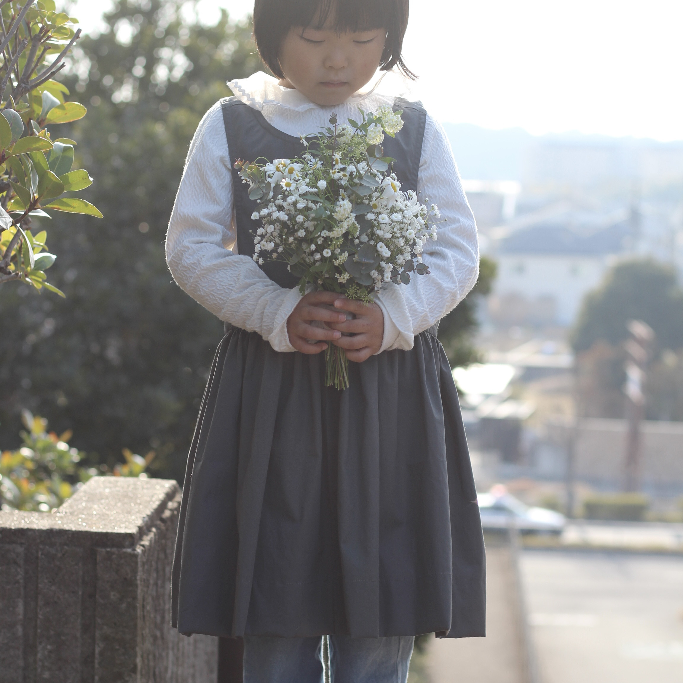 コットンギャザーエプロンワンピース｜キッズ｜チャコール