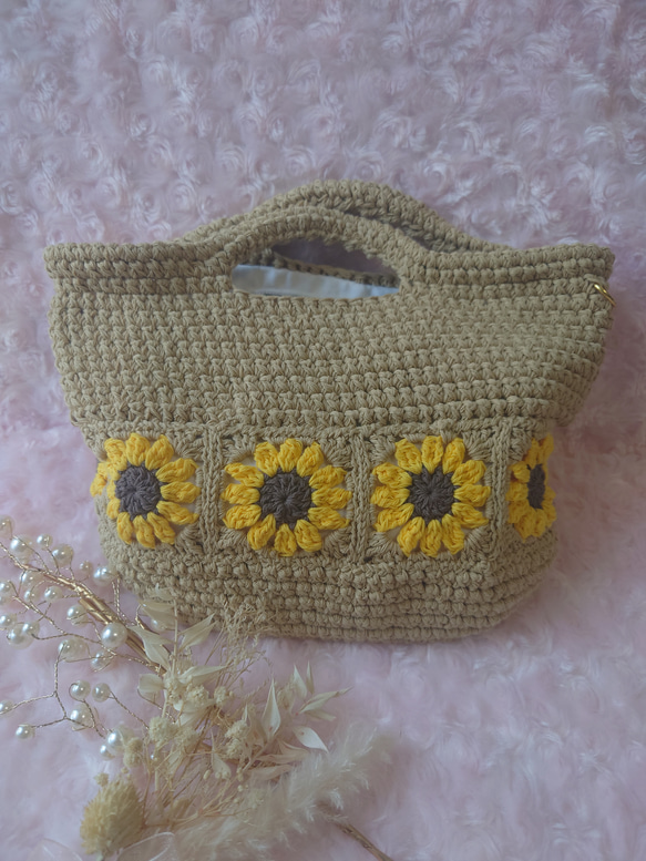 ひまわりモチーフベージュバック 1枚目の画像