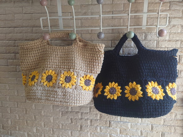 ひまわりモチーフベージュバック 3枚目の画像