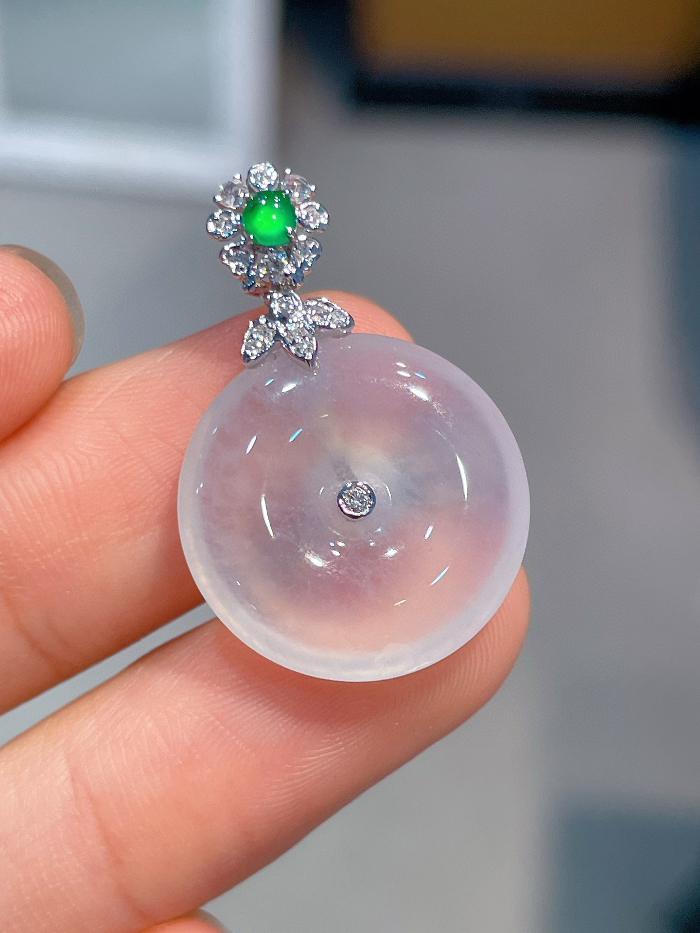 「翡翠」K18 金ゴールド　氷種翡翠　ミャンマー産　天然ヒスイ　本翡翠　母の日　誕生日　平安守り　平安牌　ペンダント