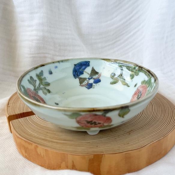 チコロット❤️三つ足浅鉢❤️すべて手描き❤️染付け❤️一品盛り❤️中鉢❤️フリーボウル❤️bowl❤️笠地蔵 1枚目の画像