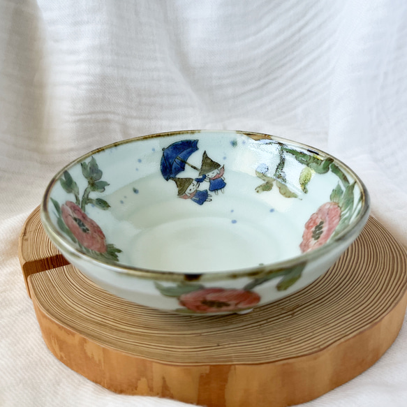 チコロット❤️三つ足浅鉢❤️すべて手描き❤️染付け❤️一品盛り❤️中鉢❤️フリーボウル❤️bowl❤️笠地蔵 2枚目の画像