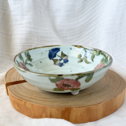 チコロット❤️三つ足浅鉢❤️すべて手描き❤️染付け❤️一品盛り❤️中鉢❤️フリーボウル❤️bowl❤️笠地蔵 1枚目の画像