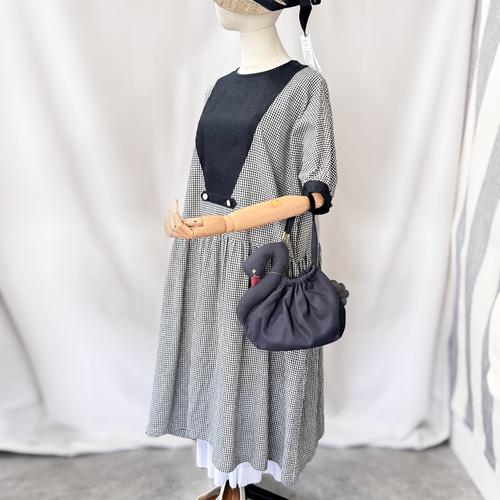 黒鳥【 スワンポーチ M 】 ブラックスワン 巾着バッグ ハンドバッグ
