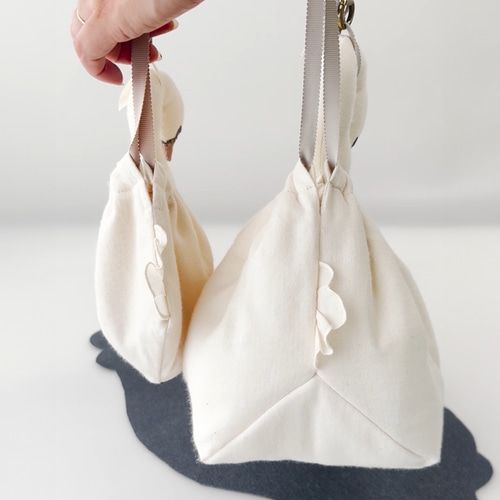 黒鳥【 スワンポーチ M 】 ブラックスワン 巾着バッグ ハンドバッグ