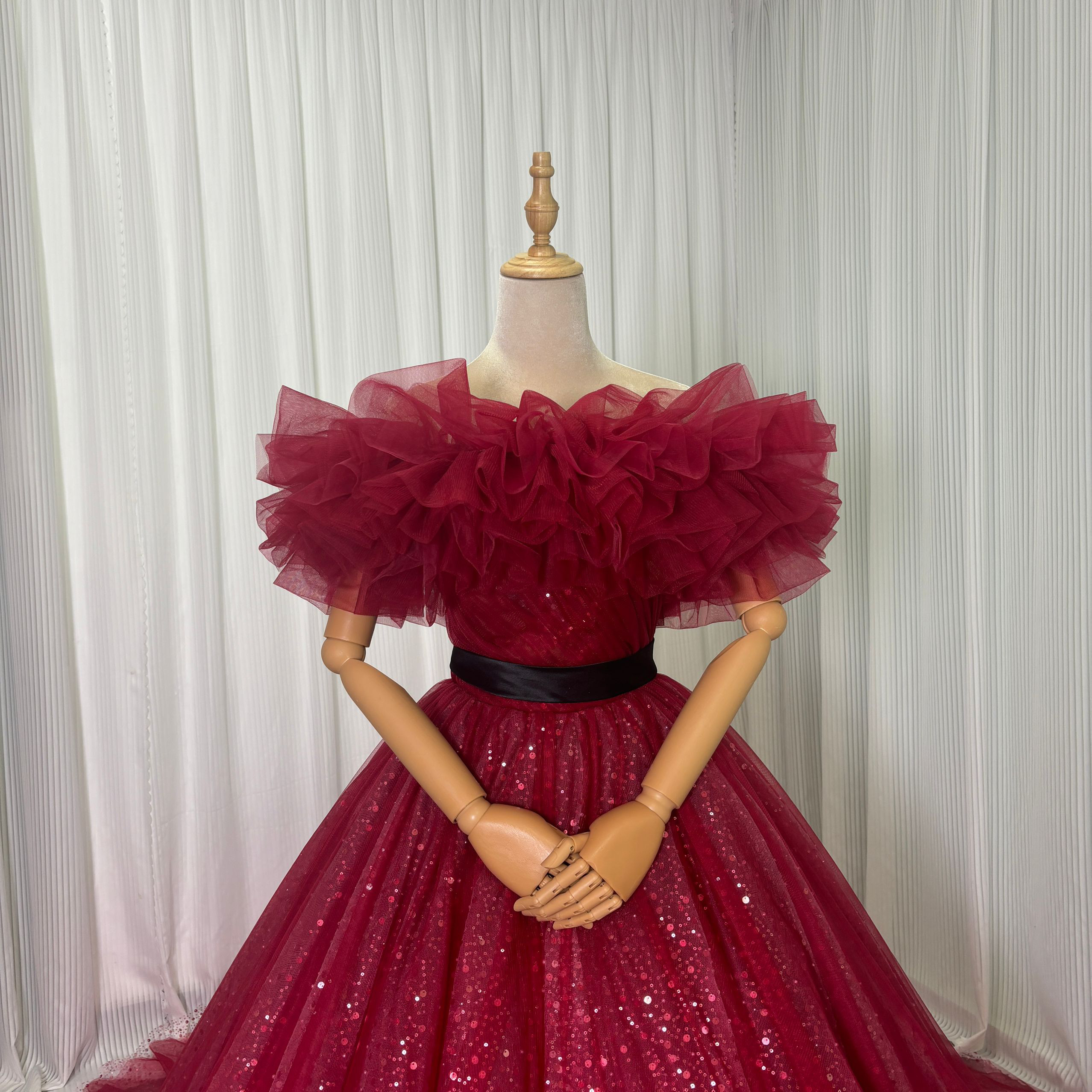 ピンク フリル オフショルダー フルオーダードレス　パニエ付き オフショルダー ピンク フルオーダードレス　パニエ付き フリル