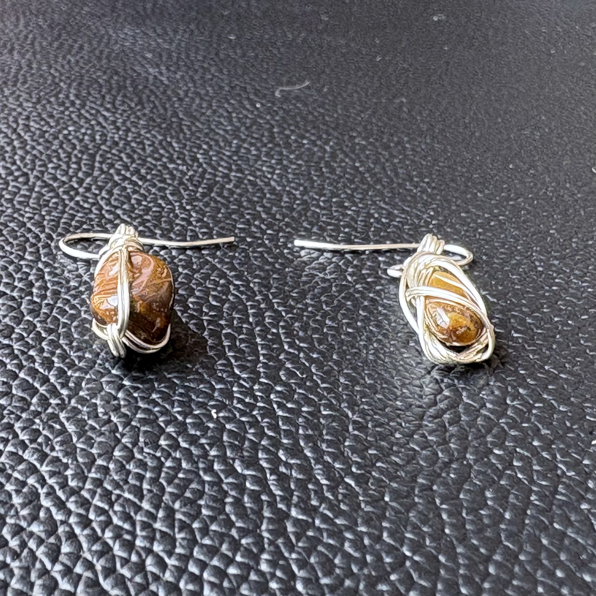 SUS316L鉱物/原石/天然石 タイガーアイ/アシンメトリーピアス/10月の誕生石/レディース/メンズ