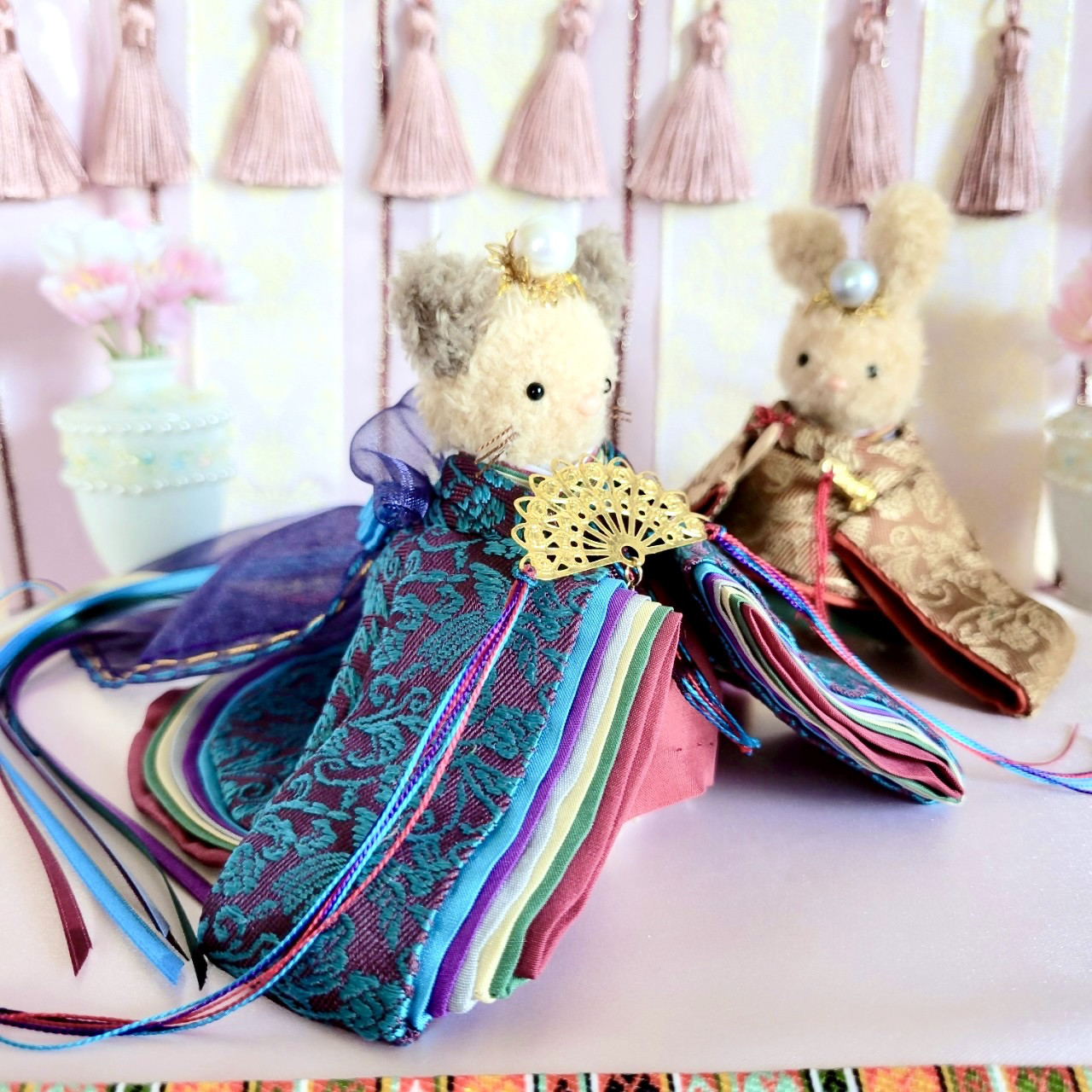 847,8  小さなお着物〈ペアセット〉【西陣織】正絹蘇芳と柿茶地　唐草尾長鳥に牡丹文様　【新襟仕様】