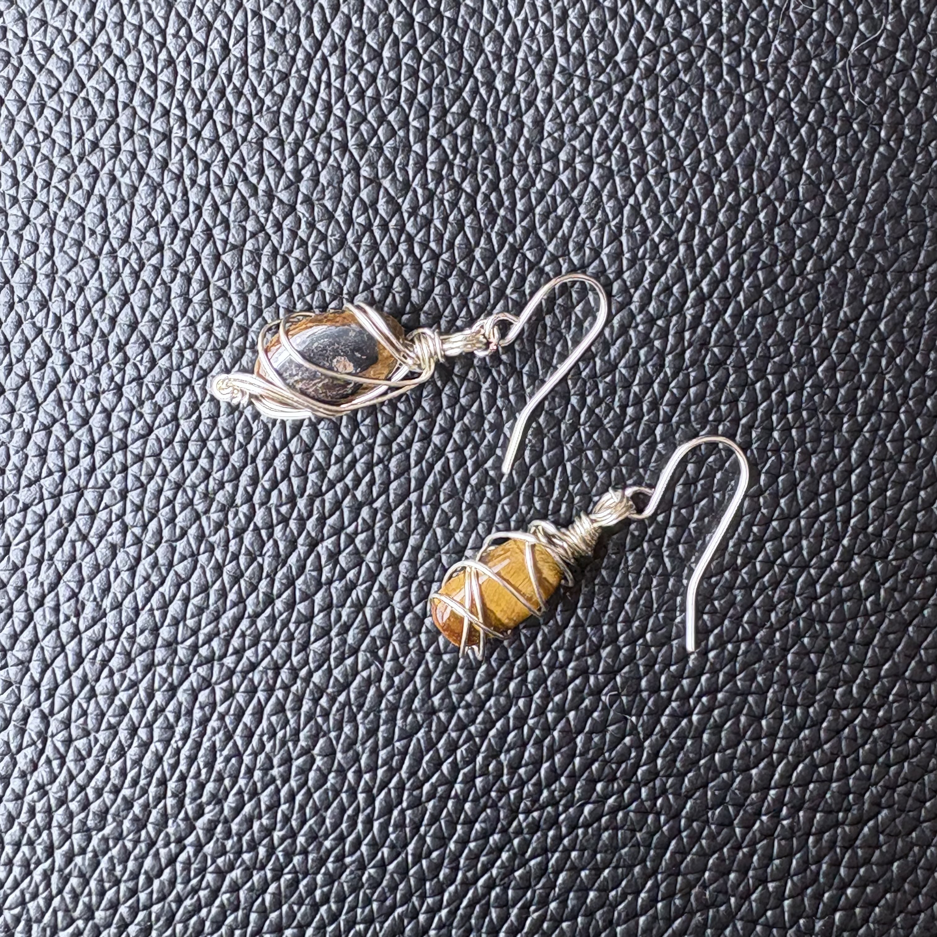 SUS316L鉱物/原石/天然石 タイガーアイ/アシンメトリーピアス/10月の誕生石/レディース/メンズ