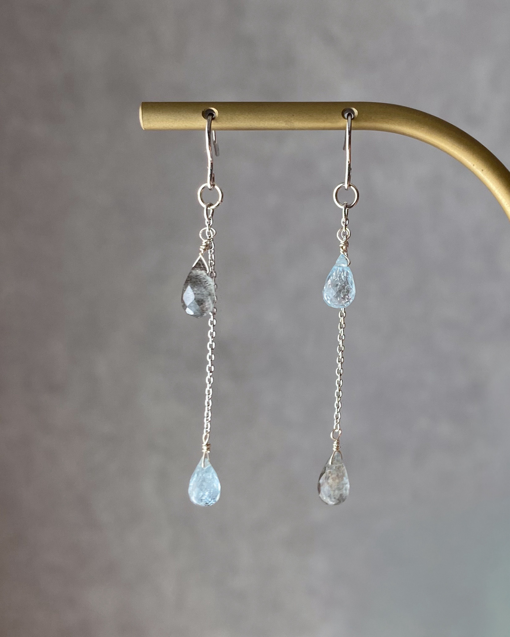 揺れるモスアクアマリンロングピアス/イヤリング|silver925