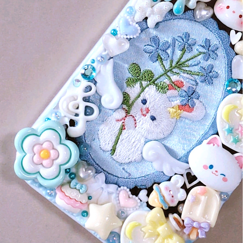 スマホケース】iPhone14 デコ ホイップ ねこワッペン うさぎ ねこ