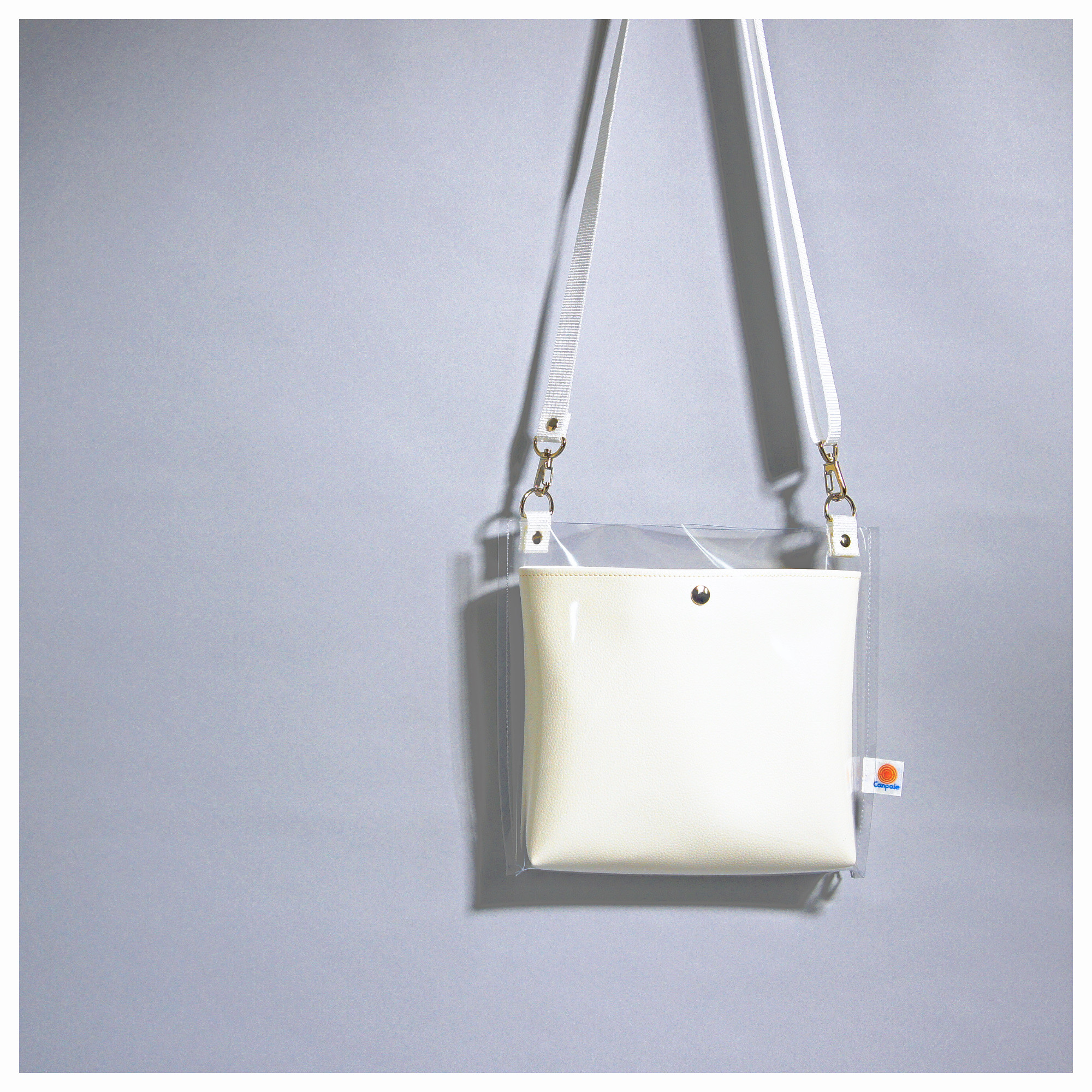 シンプルコーデが決まるPVCのスクエアサコッシュ（クリア＋オフホワイト）《受注制作》