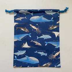 海の生き物くじら柄☆130〜140こどもエプロン、三角巾、巾着3点セット　 6枚目の画像