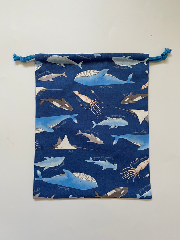 海の生き物くじら柄☆130〜140こどもエプロン、三角巾、巾着3点セット　 6枚目の画像