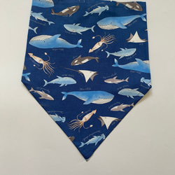 海の生き物くじら柄☆130〜140こどもエプロン、三角巾、巾着3点セット　 4枚目の画像