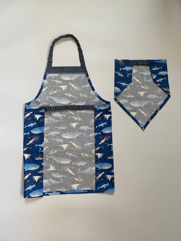 海の生き物くじら柄☆130〜140こどもエプロン、三角巾、巾着3点セット　 3枚目の画像