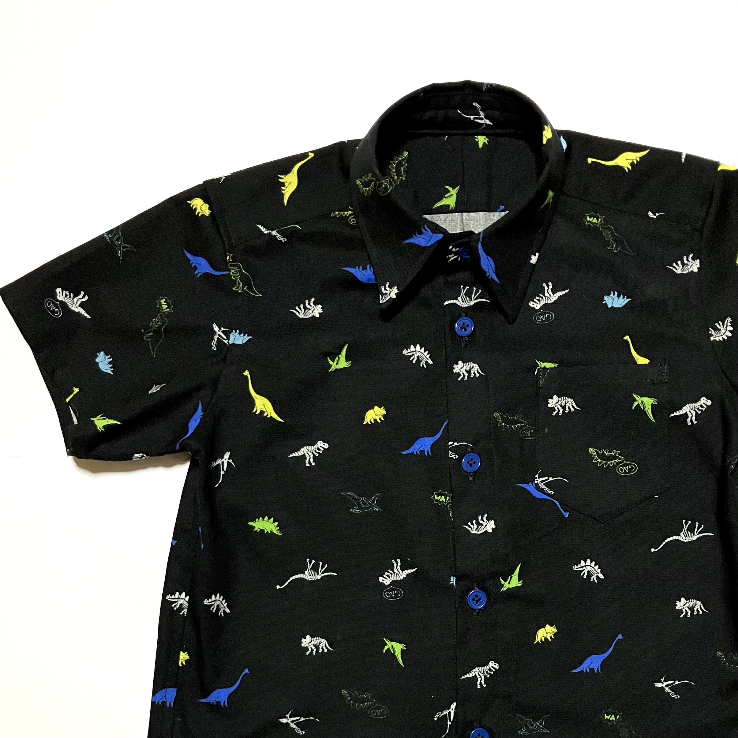 Playful Chic Kids ｜恐竜柄 半袖シャツ｜ブラック｜110cm｜ハンドメイド｜兄弟おそろい◎