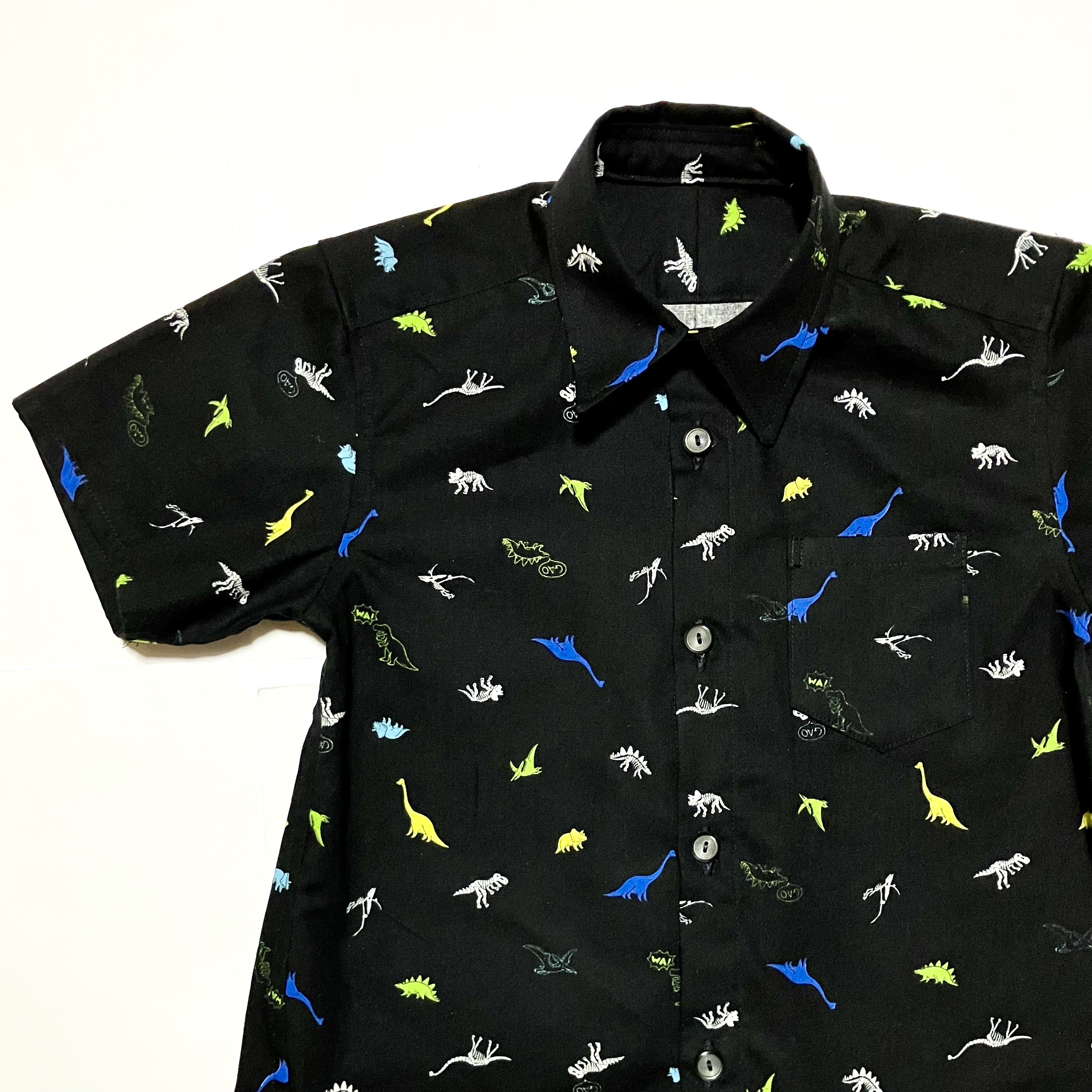Playful Chic Kids ｜恐竜柄 半袖シャツ｜ブラック｜120cm｜ハンドメイド｜兄弟おそろい◎